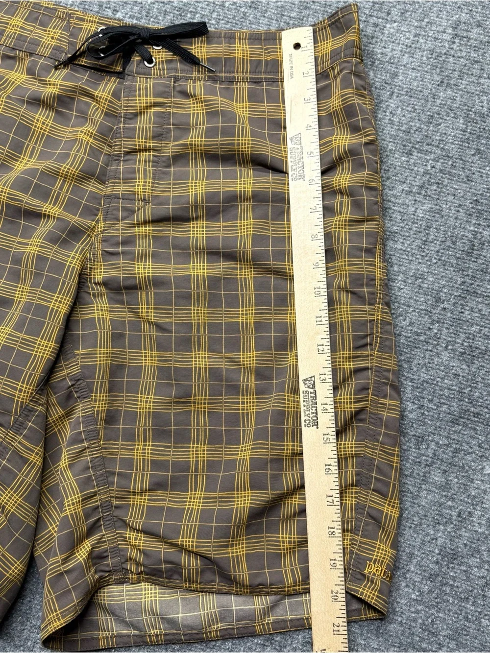 Patagonia Shorts Mens 33 Brown Check Wavefarer Boardshorts Swim Nylon Quick Dry